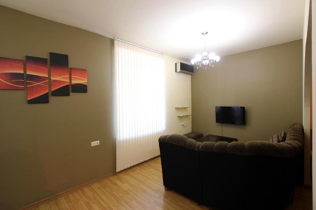 Studio With Balcony On Sayat Nova Avenue Erivan Exterior foto