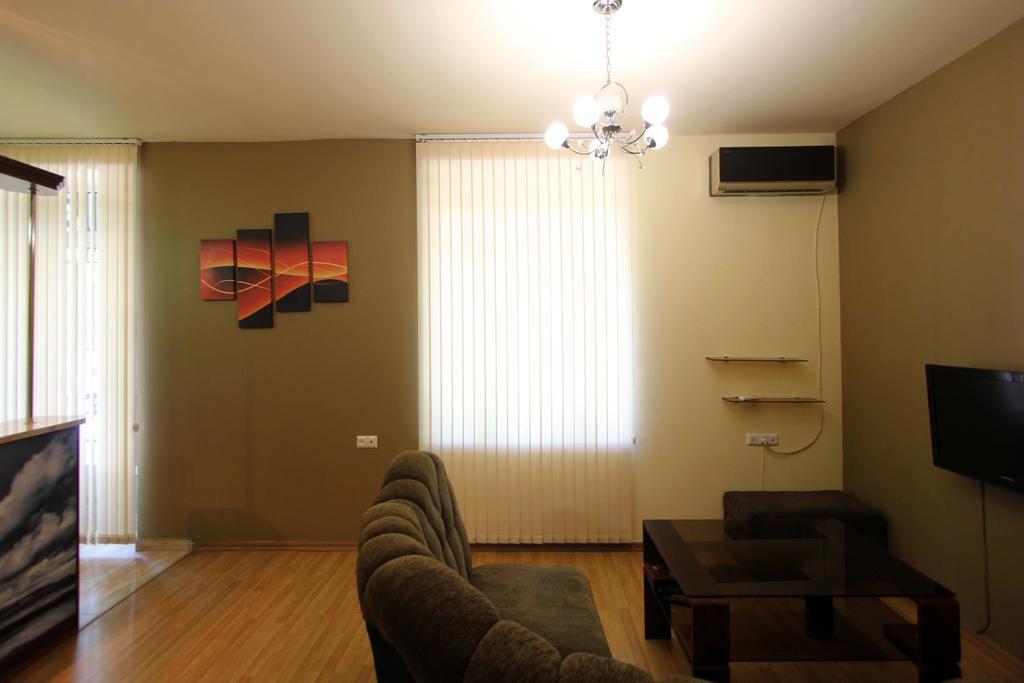 Studio With Balcony On Sayat Nova Avenue Erivan Exterior foto